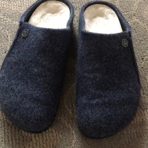 Warm., cozy clogs/slippers. Fully lined,nonslip soles! Outer material-wool.